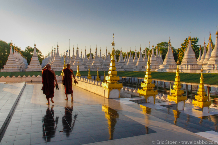 Places to visit in Burma: Sunset at Sandamuni Pagoda in Mandalay 