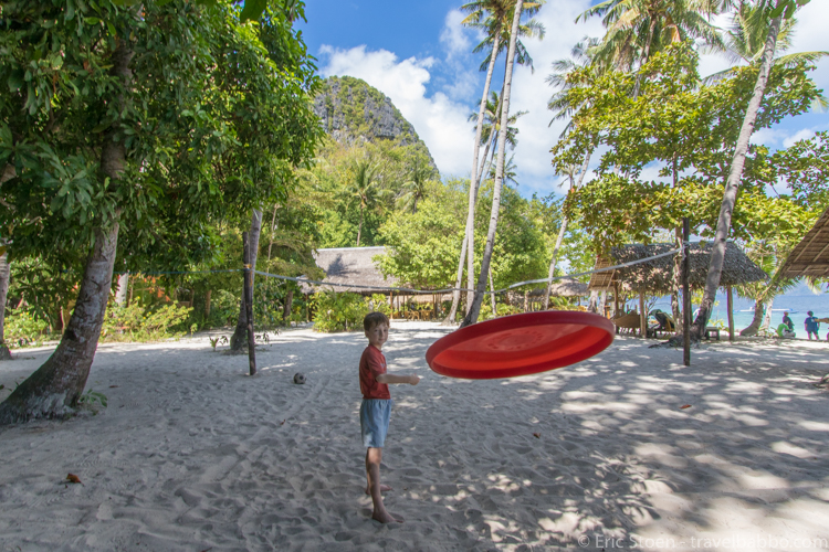 Bora Bora vs Palawan - Frisbee at Palawan's Entalula Beach