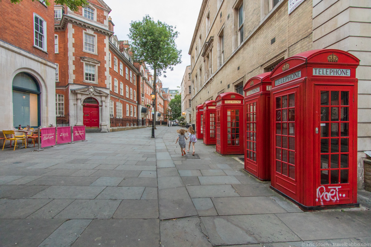 London with Kids - The phone booths are iconic - it's impossible not to want to photograph them!