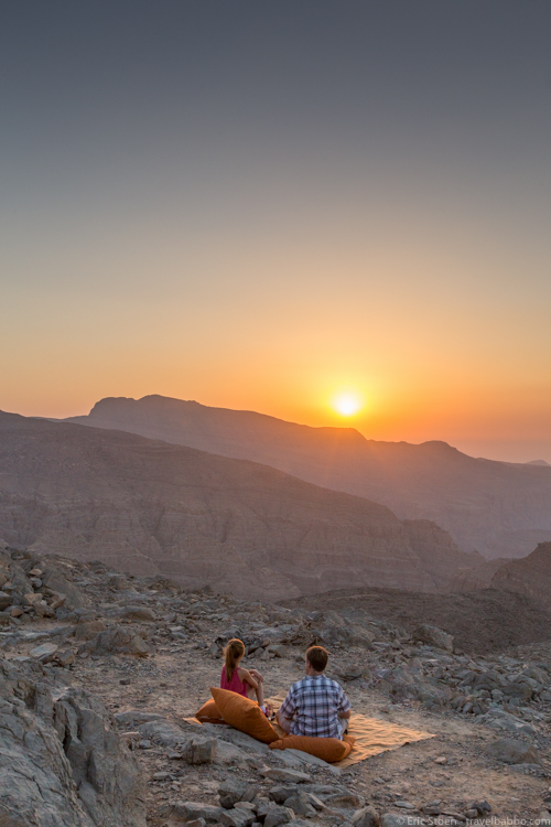 Around the world with kids - A sunset picnic in the desert of Oman