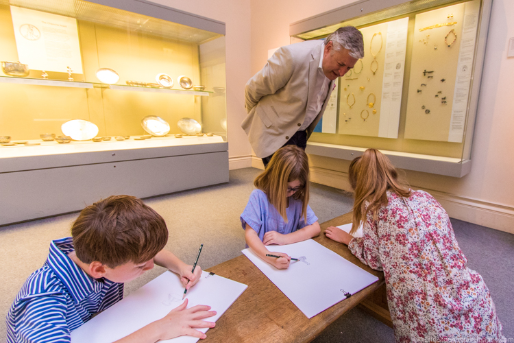 Best Kid Activities - The kids trying out Edward's sketching techniques in the British Museum 