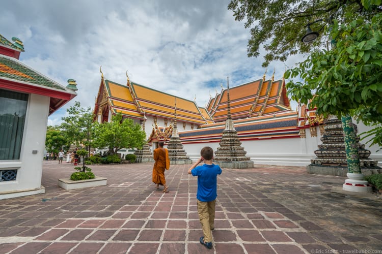 Bangkok Layover - Photographing monks at Wat Pho