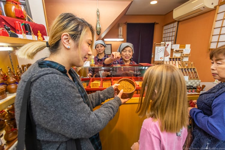 Tokyo with kids - Spice tasting with Asami