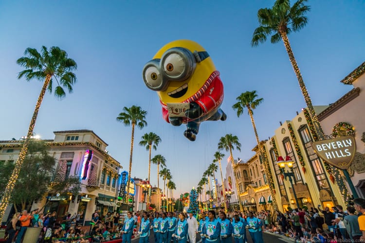 Universal Orlando Holidays: The Universal Orlando Holiday Parade