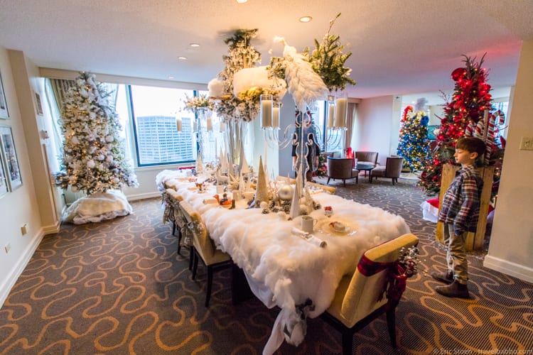 Chicago with kids: Santa's Dining Room in the Swissôtel's Santa Suite