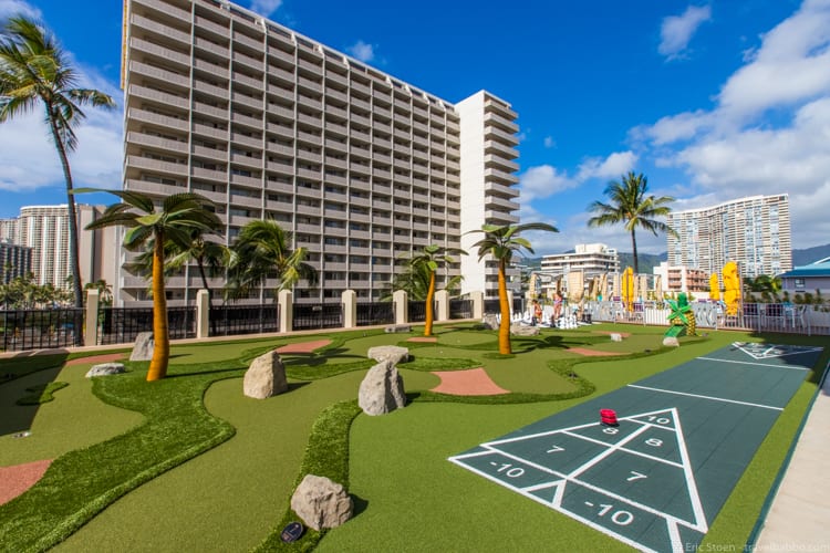 Affordable Hawaii: The 5th floor activity deck at the Holiday Inn Express Waikiki