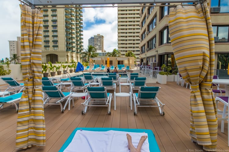 The Holiday Inn Express Waikiki: The pool deck