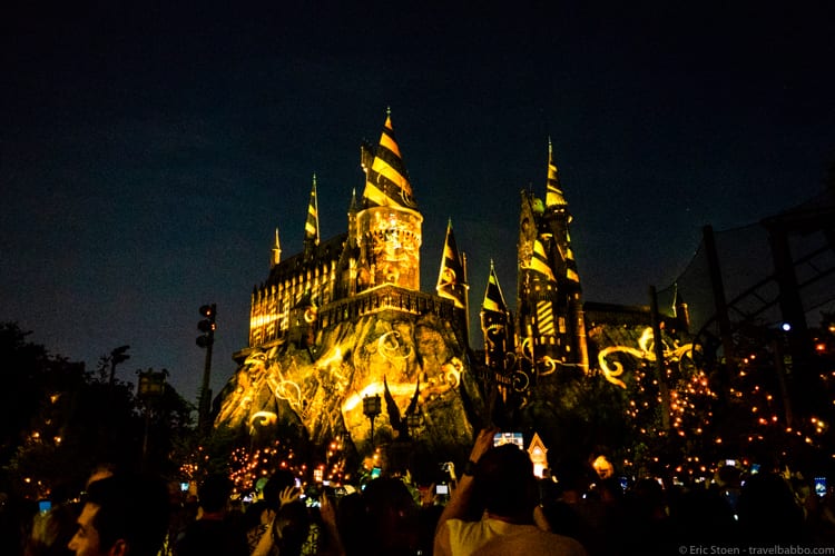 Universal Orlando - Nighttime Lights at Hogwarts Castle