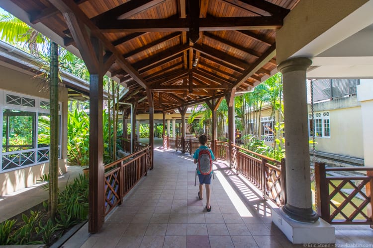 Seychelles with kids - At the Praslin Airport