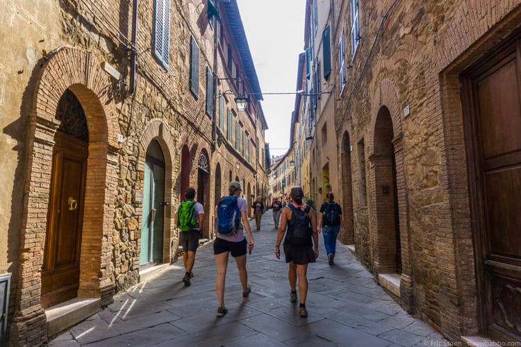 Hiking in Tuscany - Walking into Montalcino - nicely uncrowded on a Monday afternoon