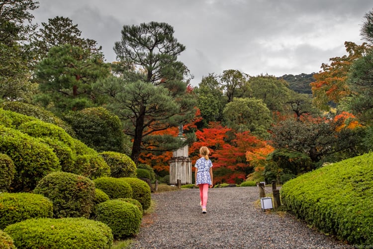 Kyoto with kids - Some changing colors at Chionin Temple's Yuzen Garden