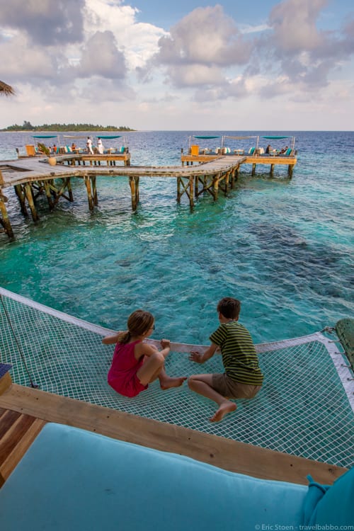 Maldives with kids - Looking for fish from our breakfast hammock