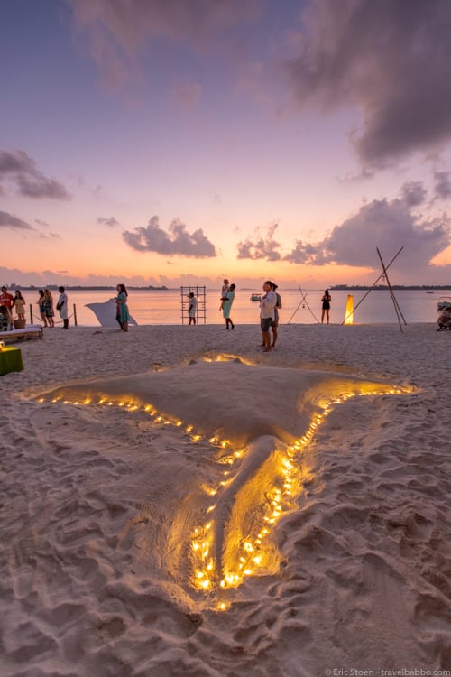 Maldives with kids - Six Senses Laamu - A manta ray sand sculpture 