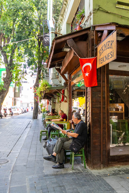 Istanbul with Kids - Old-school multitasking in Beylerbeyi - smoking, drinking tea and reading the paper