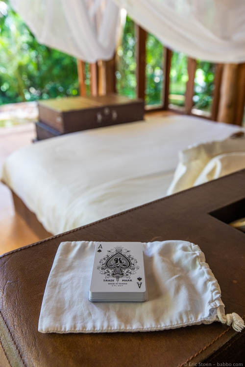 Soneva Kiri - Playing cards, waiting for us in the room
