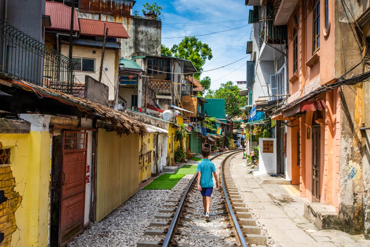 Hanoi's train street - quiet in the morning - Asia with kids