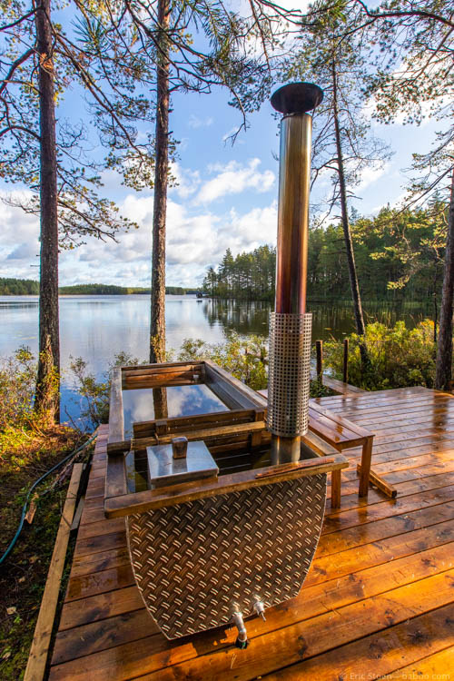 Sweden with kids - There's a bathtub on the lake that you can book in advance. I didn't! 