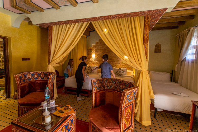 Morocco with Kids - In the kids' room - choosing beds
