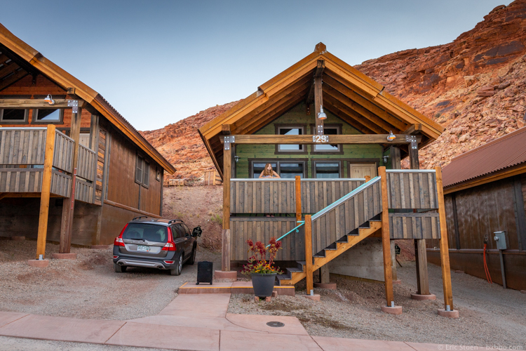 How to choose a hotel - Our closest parking this summer: at a lodge in Moab, Utah