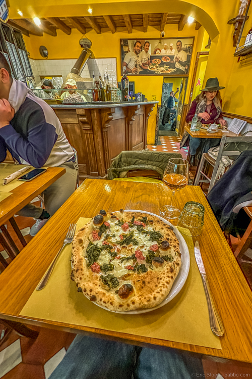 Firenze restaurante - The sausage and broccoli rabe pizza at Gustapizza