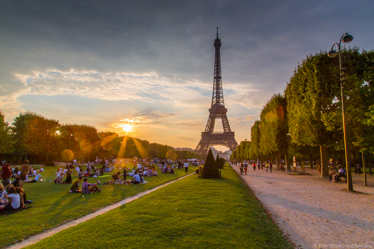 Best things to do in Paris: We love picnics at the Eiffel Tower in the summer