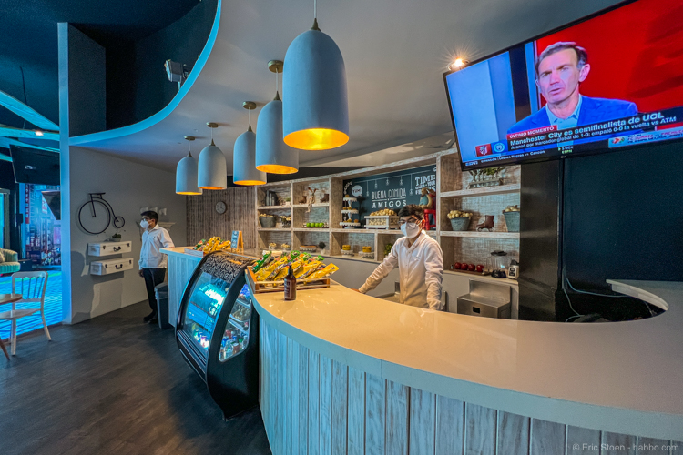 Grand Velas Riviera Nayarit - I was impressed with the staffed snack bar at the teens club! 