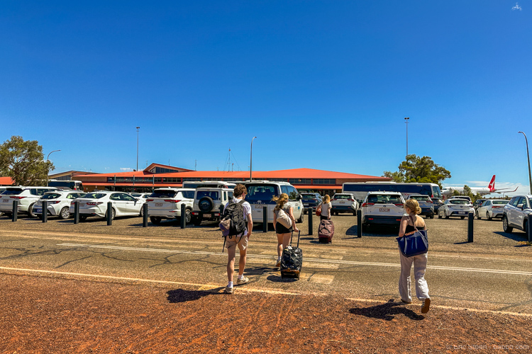 The very short walk from the parking lot to the Ayers Rock Airport