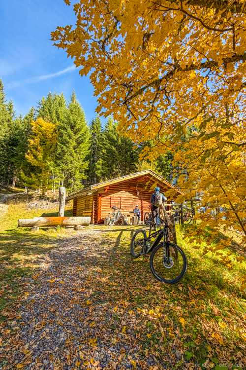 Water stop with fall colors