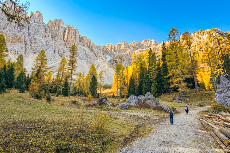 Hiking towards Latemar